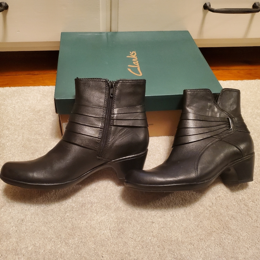 Clarks Booties - Picture 3 of 7